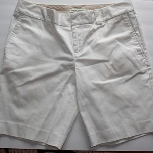 ⭐️ White Banana Republic Bermuda Shorts (Size 6)